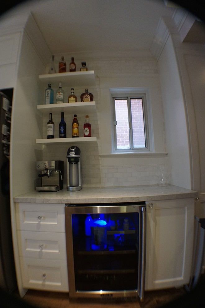Inspiration for a transitional home design remodel in Toronto