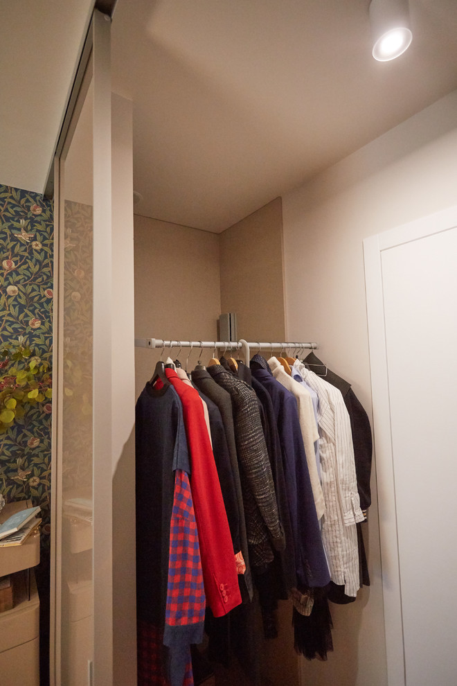 Design ideas for a scandinavian storage and wardrobe in Moscow.