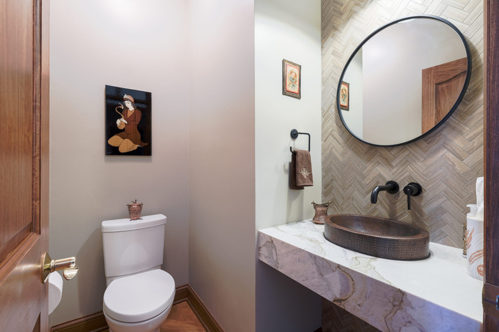 Foto di una stanza da bagno rustica con lavabo a bacinella e un lavabo