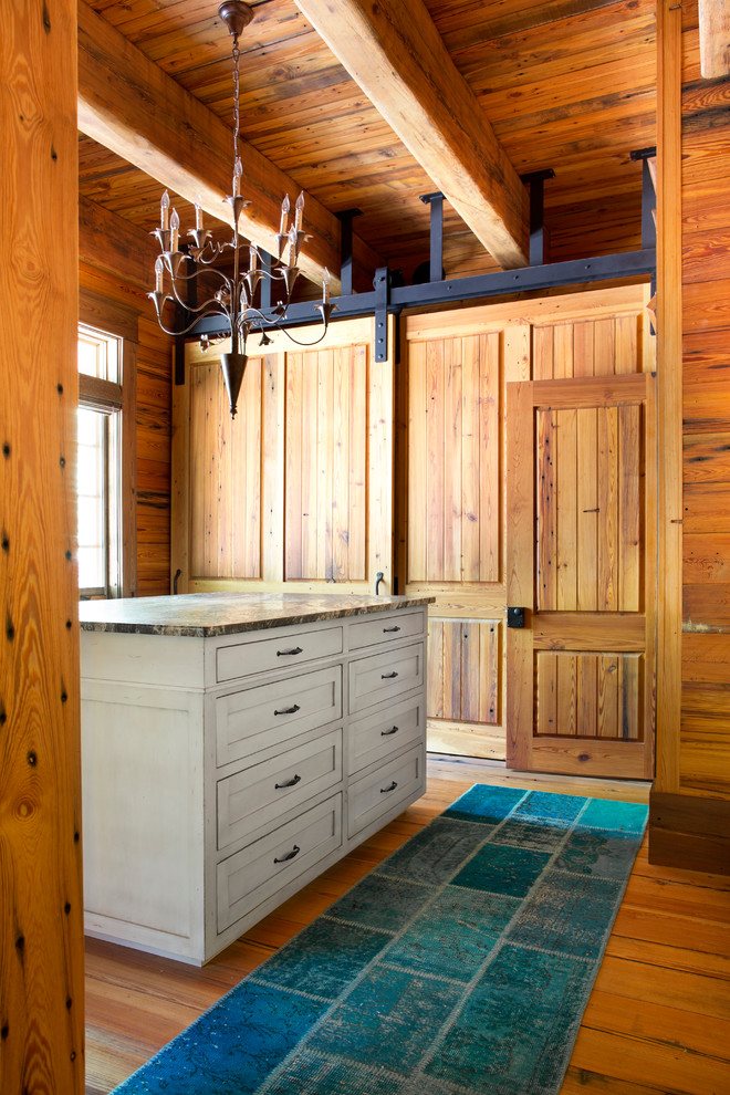 Dining room - rustic dining room idea