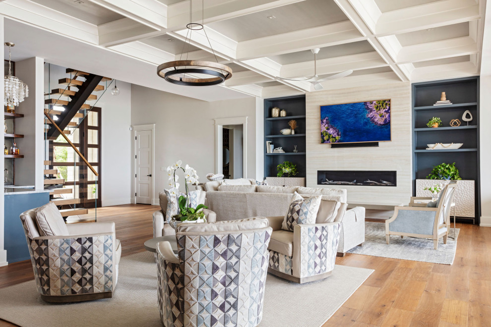Cette photo montre un salon tendance avec un sol en bois brun, une cheminée ribbon et un plafond à caissons.