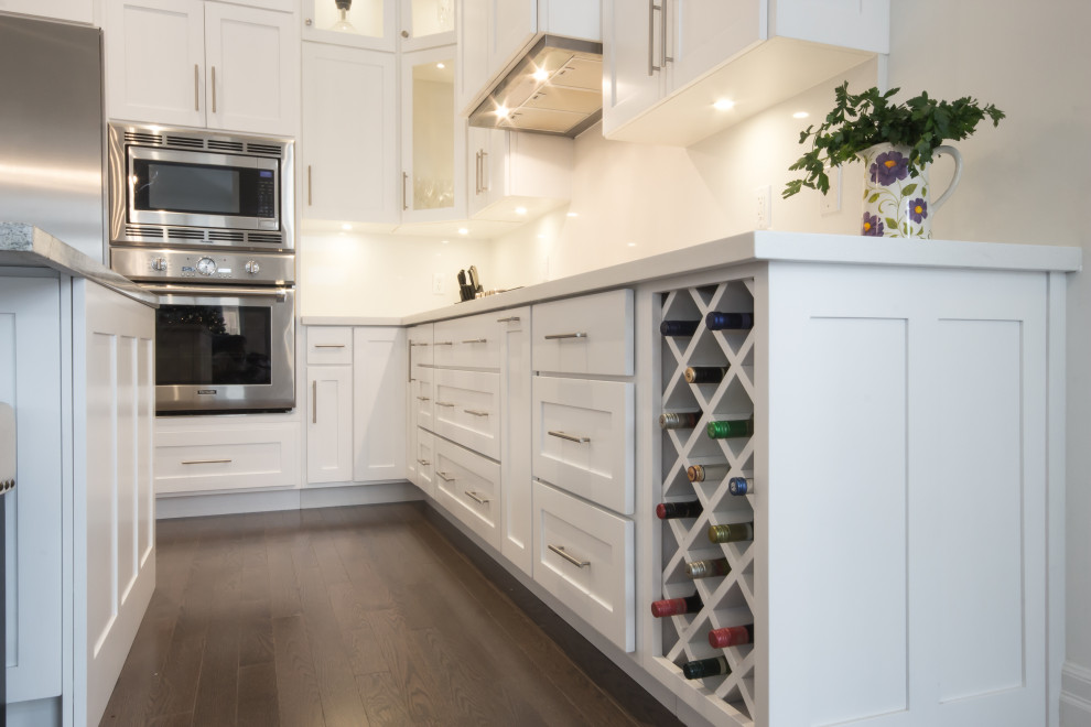 Example of a transitional kitchen design in Toronto