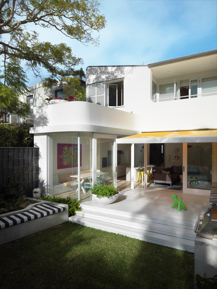 Photo of a mid-sized contemporary exterior in Sydney.