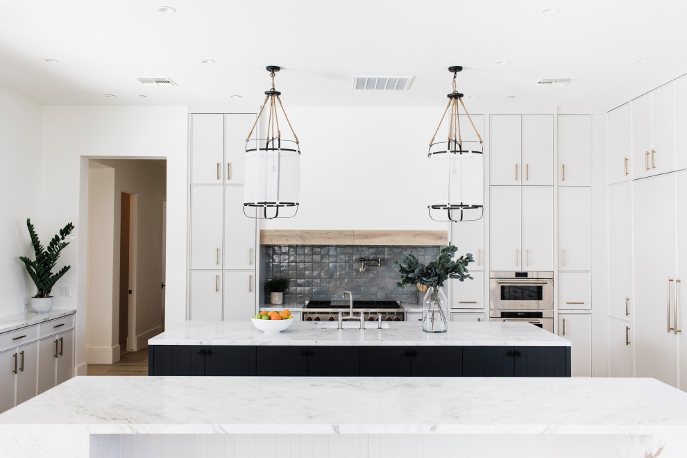 Kitchen - transitional kitchen idea in Phoenix