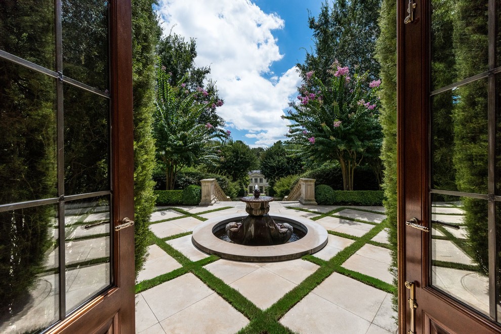 Inspiration for a traditional courtyard patio in Atlanta with no cover and concrete pavers.