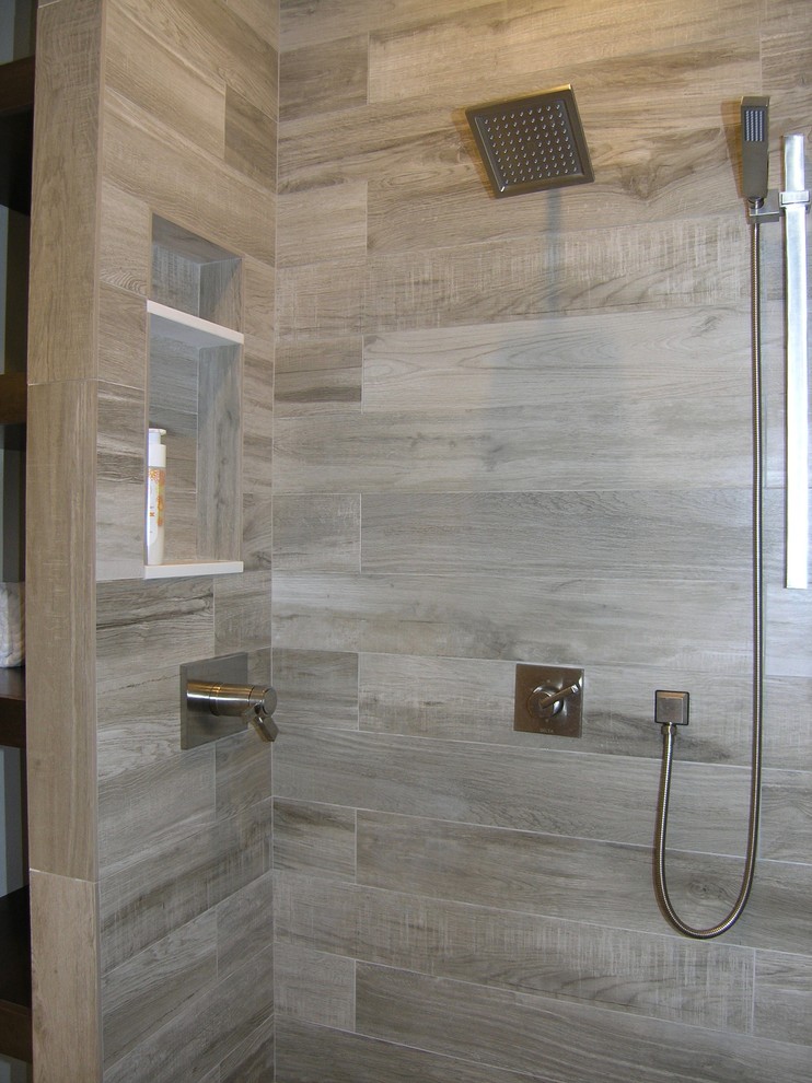 Photo of a large contemporary master bathroom in Tampa with flat-panel cabinets, dark wood cabinets, a freestanding tub, an open shower, a two-piece toilet, gray tile, porcelain tile, multi-coloured walls, porcelain floors, an undermount sink, engineered quartz benchtops, multi-coloured floor, an open shower and white benchtops.