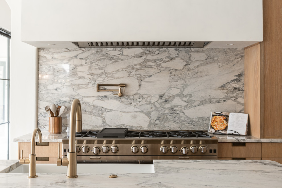 Transitional kitchen photo in Austin