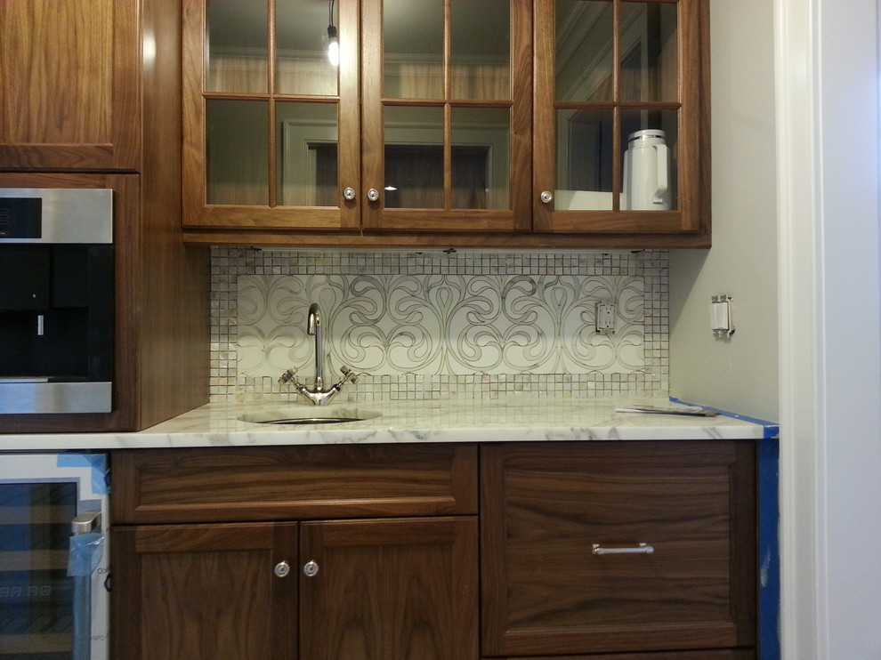 Eat-in kitchen - mid-sized l-shaped light wood floor eat-in kitchen idea in Newark with a drop-in sink, raised-panel cabinets, white cabinets, granite countertops, white backsplash, subway tile backsplash, stainless steel appliances and an island