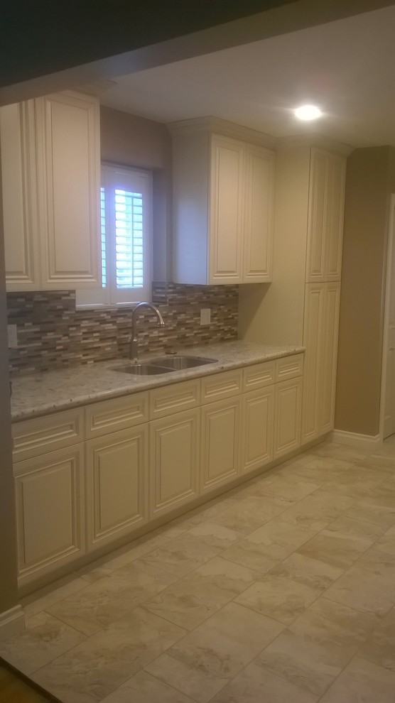 Example of a transitional kitchen design in Orange County