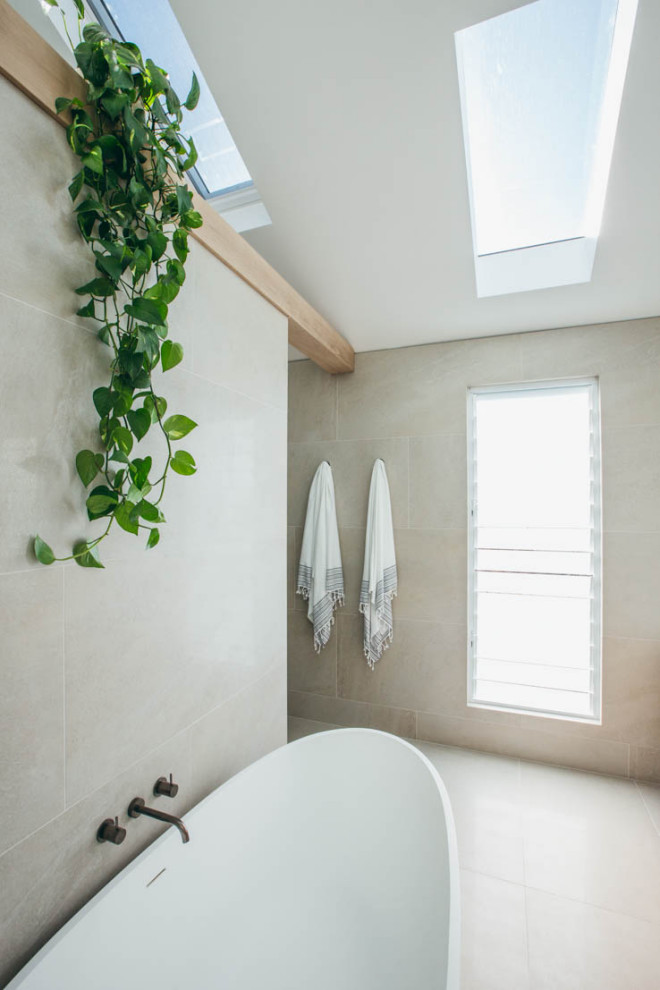 Inspiration for a contemporary bathroom in Central Coast.