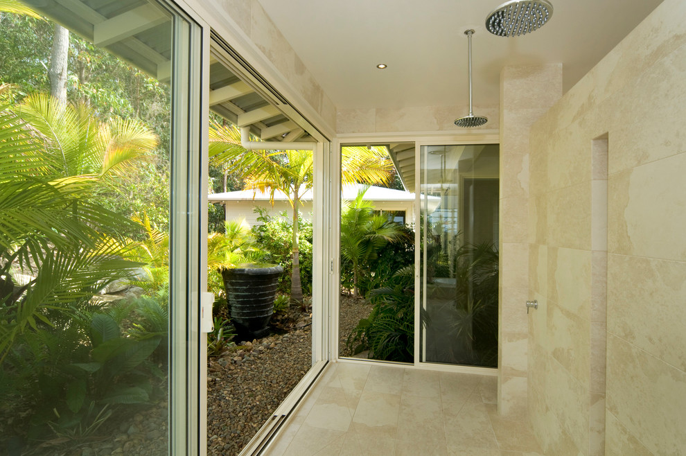 Photo of a tropical bathroom in Brisbane.