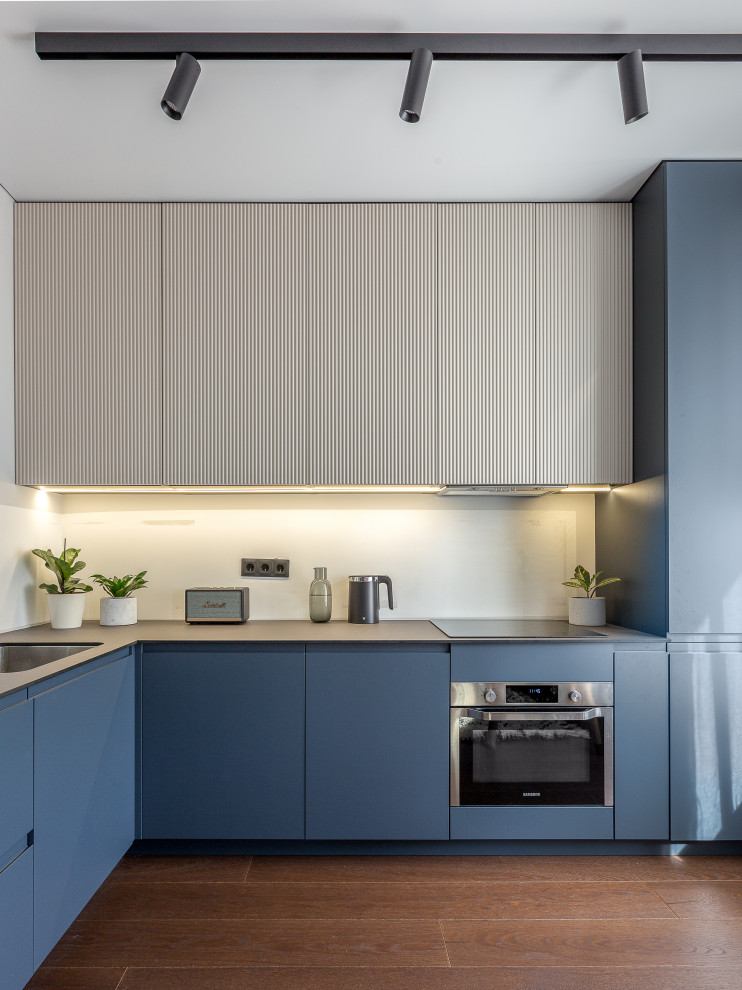 Синяя кухня и шкаф ЖК Преображение