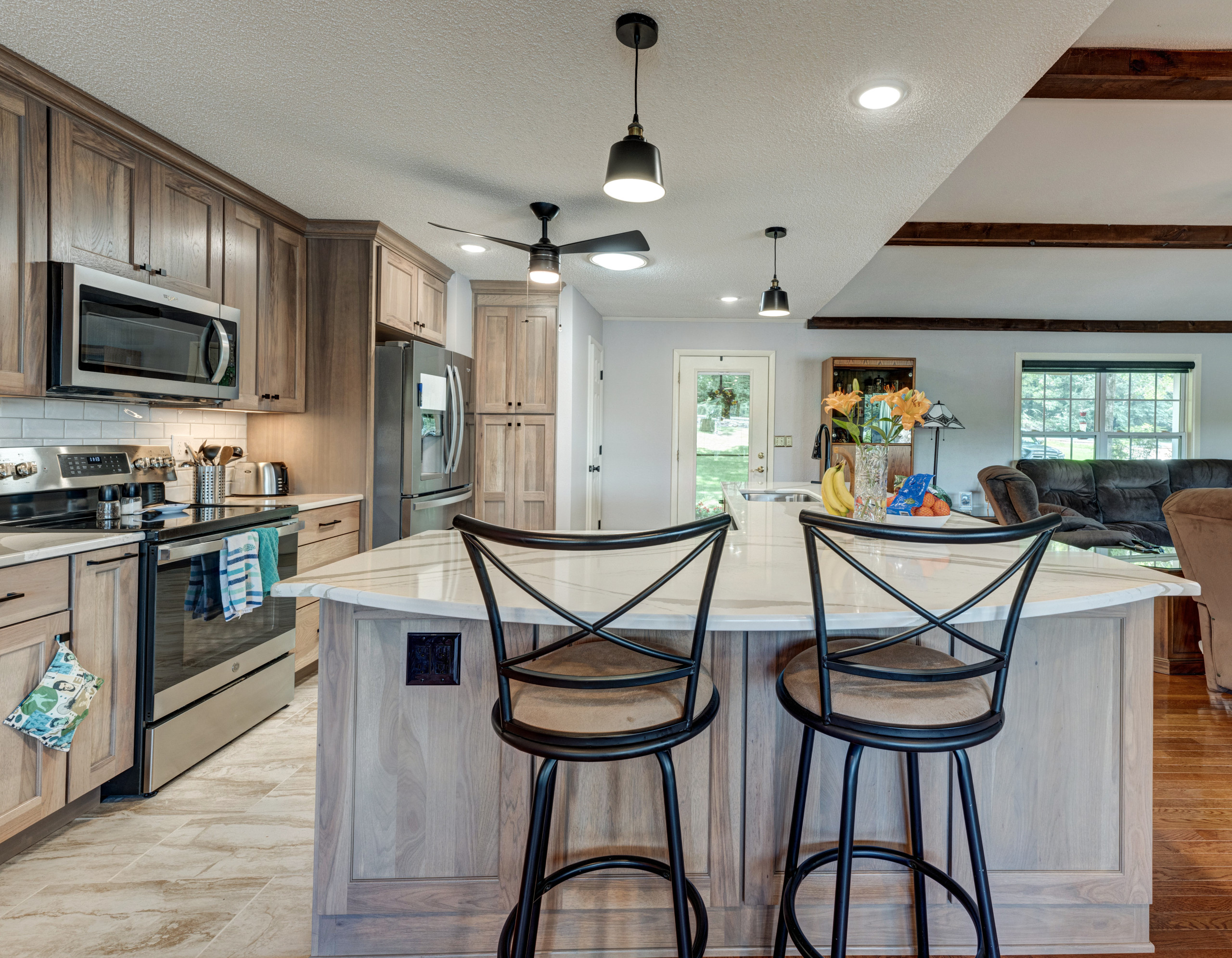137 Meadowview Drive - Kitchen / Floor