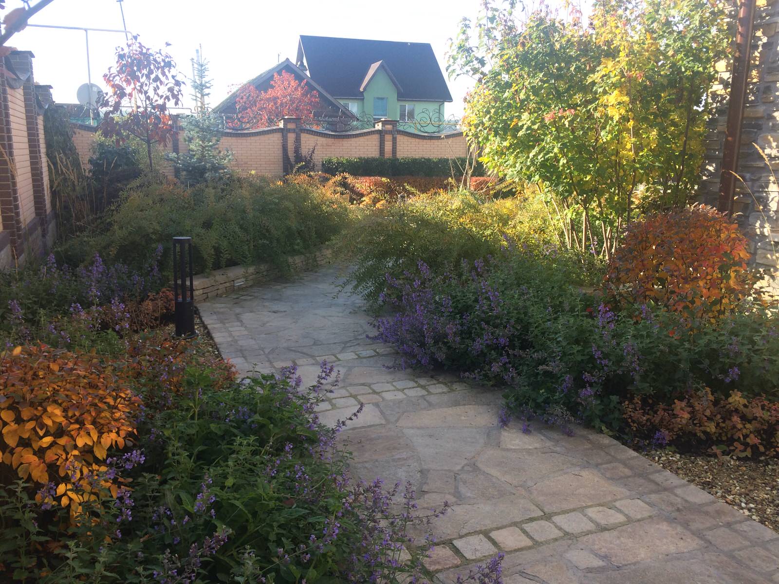 Сад с подпорными стенами