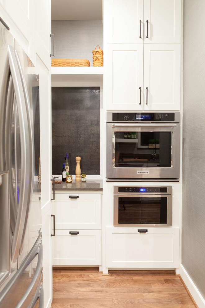 Transitional kitchen photo in Houston