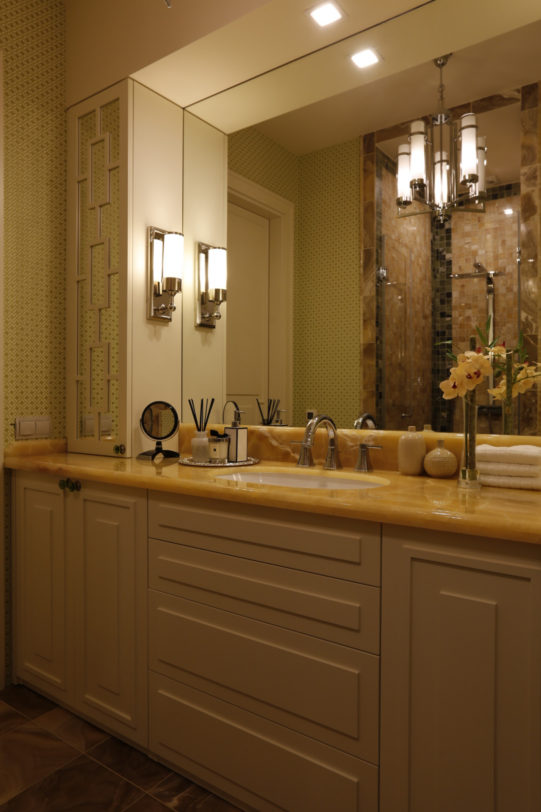 Романтичная "Сталинка" с окнами в Нескучный сад.