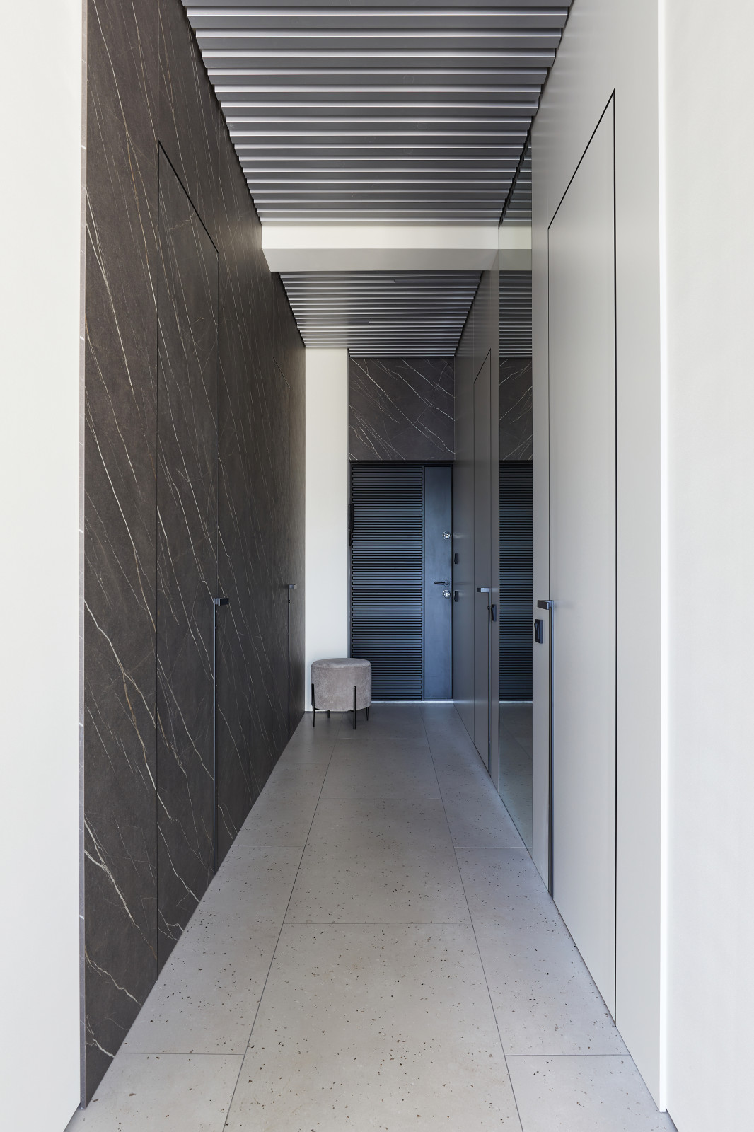 Монохромный минимализм