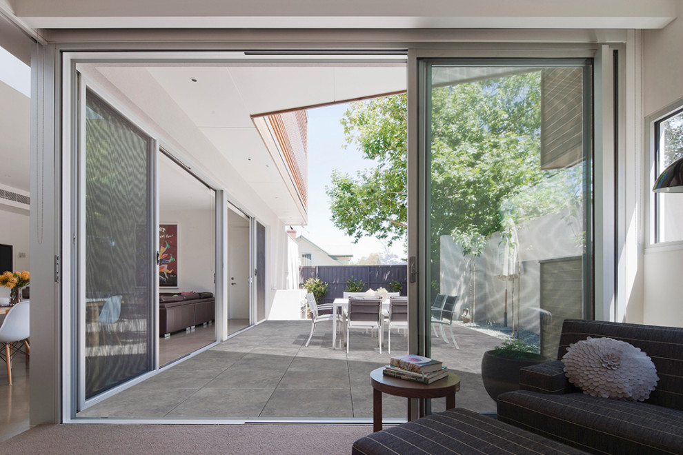 Photo of a contemporary courtyard concrete paver landscaping.