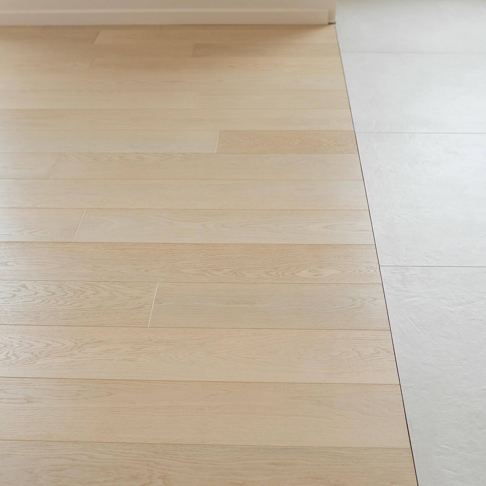 Инженерная доска, Дуб Селект 180 мм в частном доме "Цветы Башкирии"