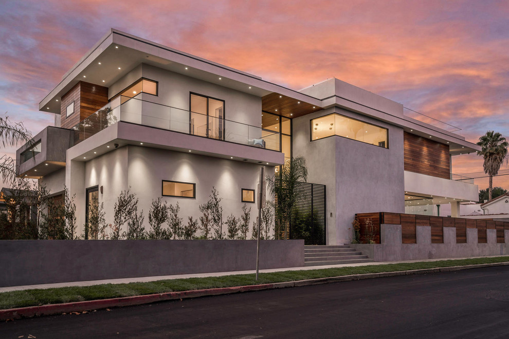 Inspiration for a contemporary home design in Los Angeles.