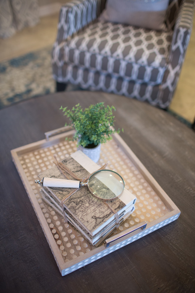Example of a transitional home design design in Phoenix