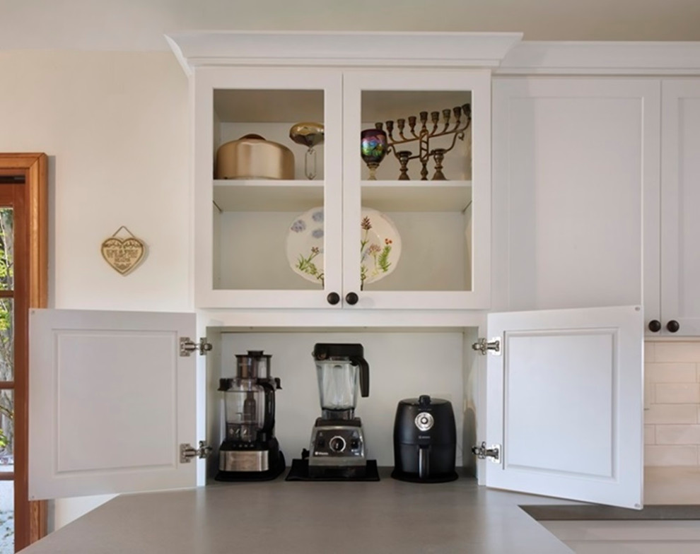 Transitional home design photo in Orange County