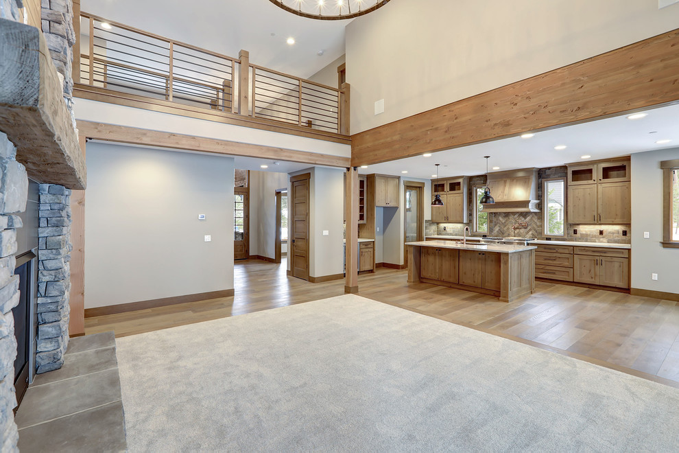 Mountain style home design photo in Seattle