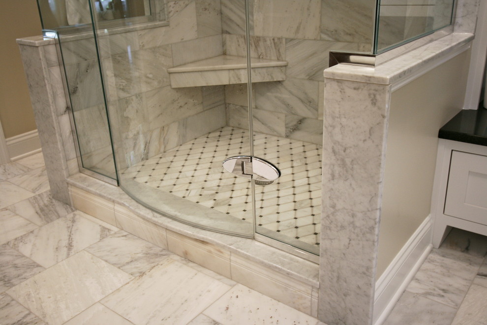 Inspiration for a transitional home design remodel in Cincinnati