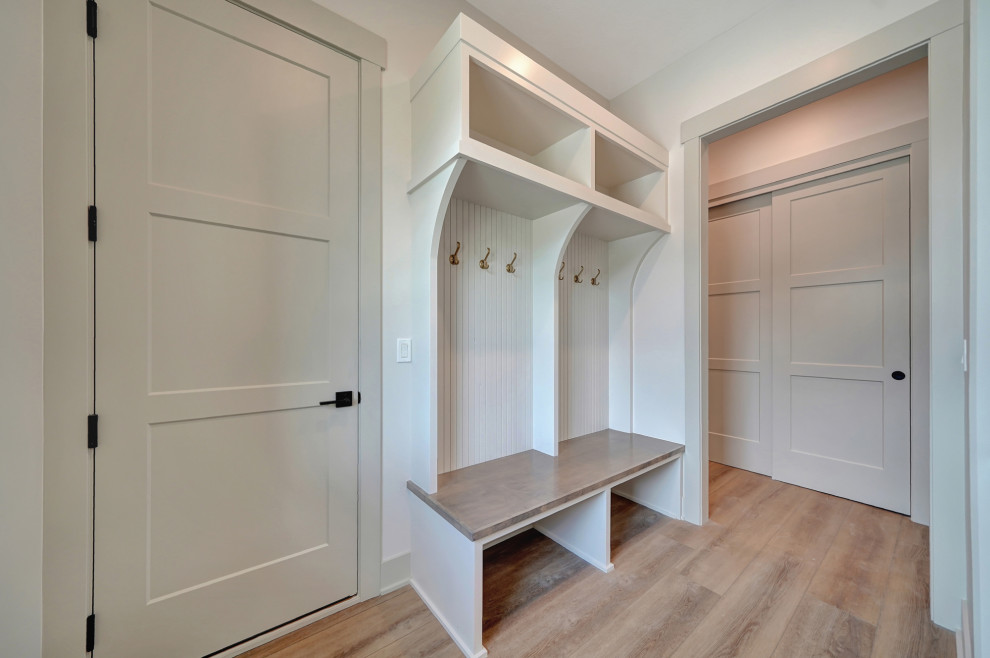 Entryway - transitional entryway idea in Omaha