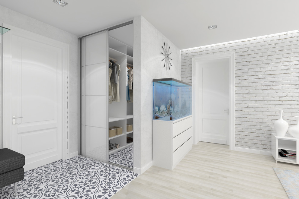 Гостиная комната с голубым диваном