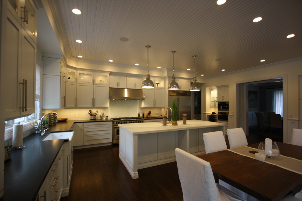 This is an example of a transitional eat-in kitchen in New York.