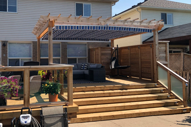 Retractable Canopy, Guelph coastal-deck