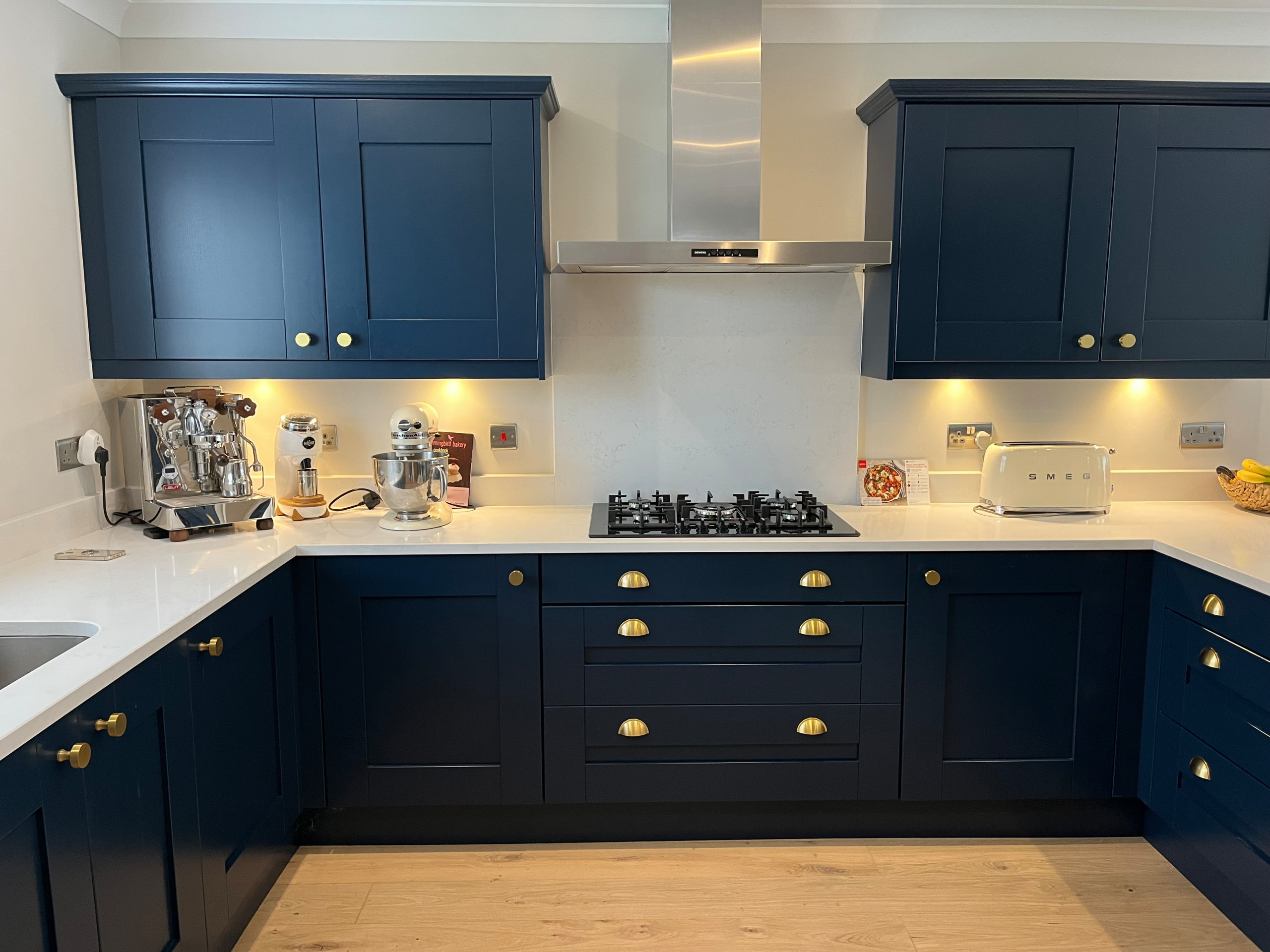 Kitchen - modern kitchen idea in Surrey