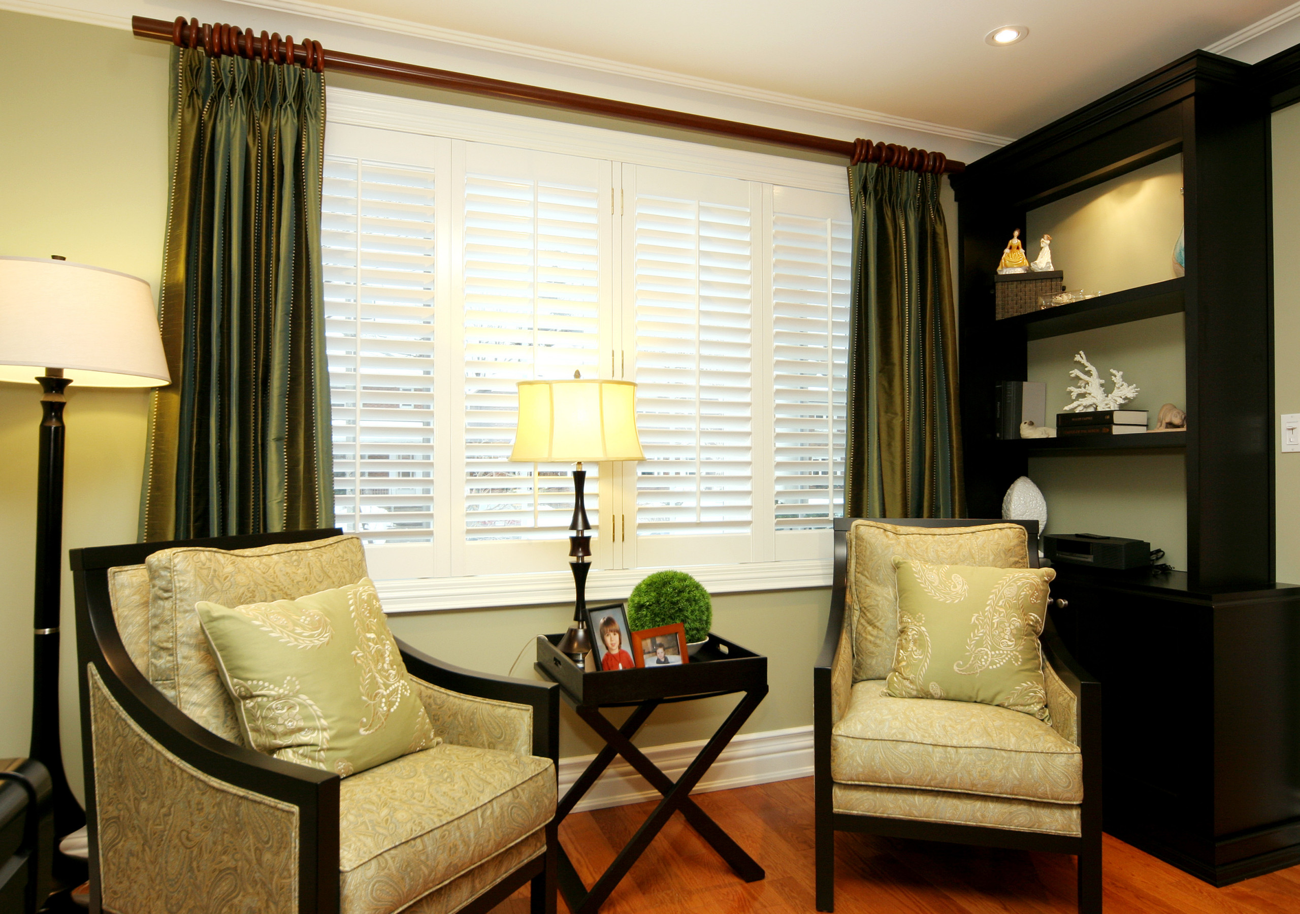 Example of a mid-sized classic enclosed light wood floor family room ...