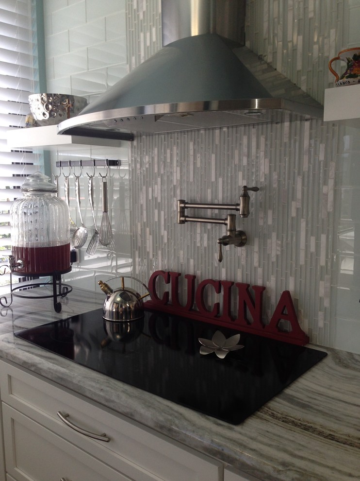 Example of a transitional kitchen design in Burlington