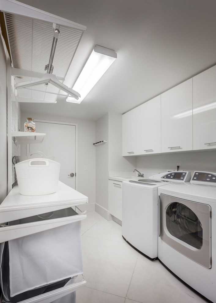 Design ideas for a modern laundry room in Miami.