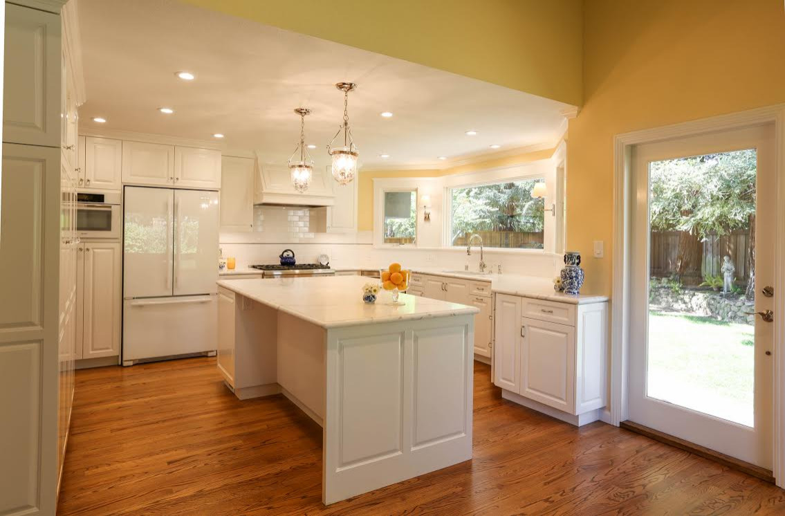 Transitional White Kitchen