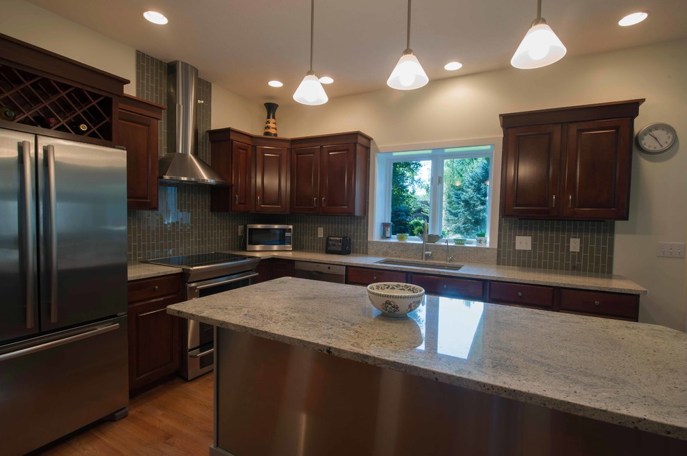 This is an example of a traditional kitchen in Grand Rapids.