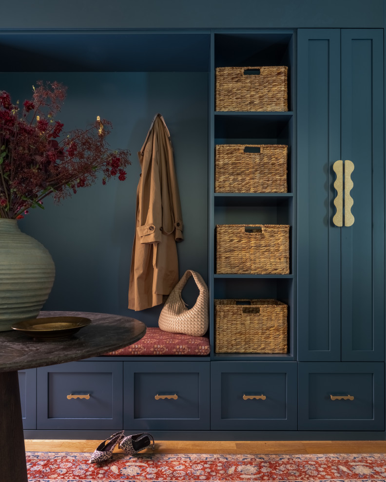 Entryway - transitional entryway idea in Seattle