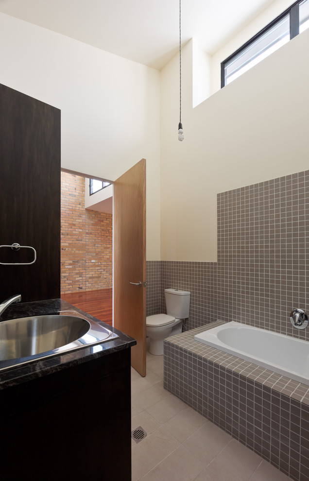 Inspiration for a contemporary bathroom in Melbourne.