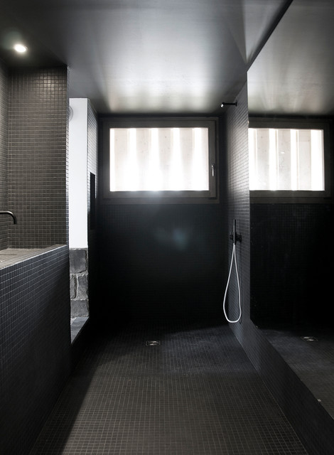 Villa solaire contemporary-bathroom