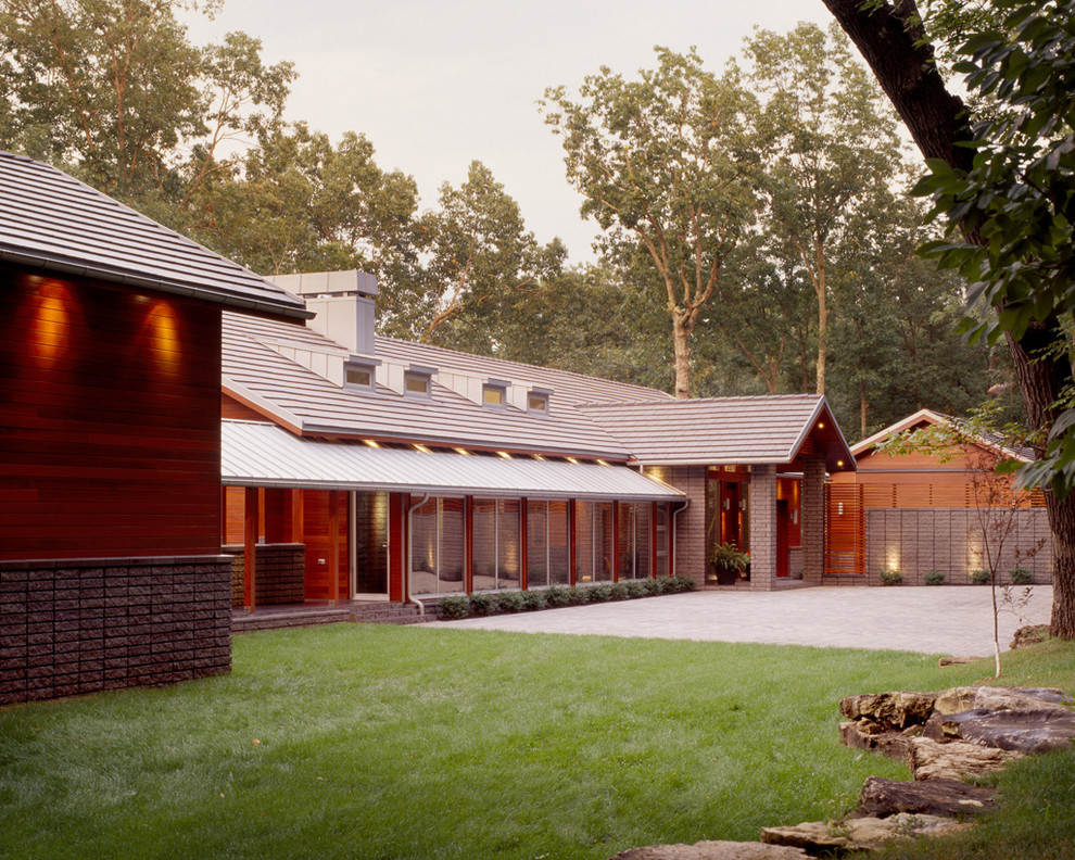 Photo of a modern exterior in Kansas City with wood siding.
