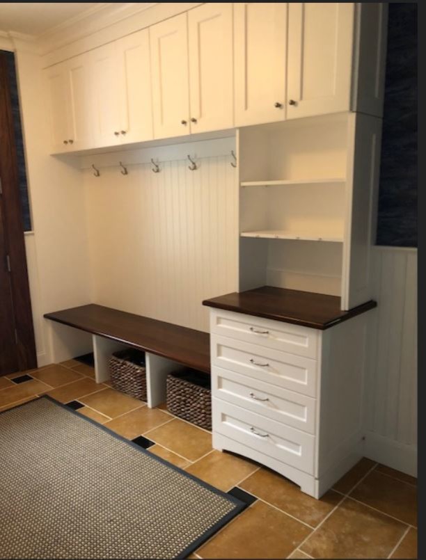 Example of a transitional home design design in Providence