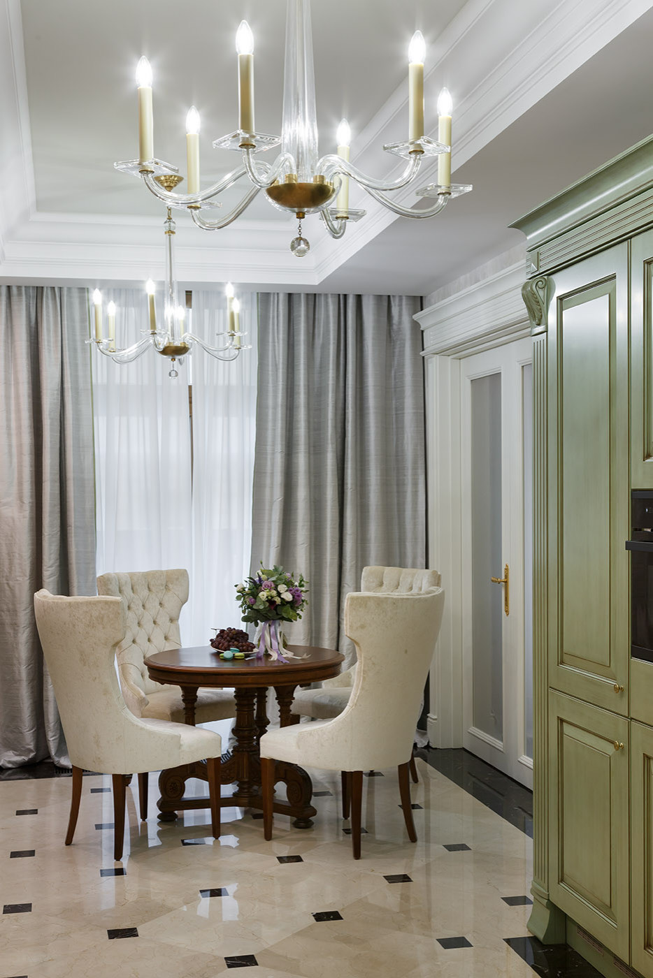 Новая Классика для молодой семьи на Набережной Фонтанки 280 м2