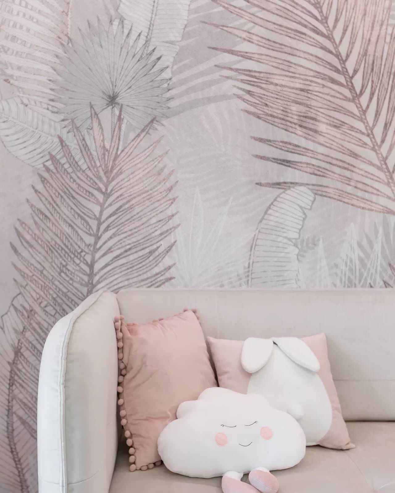 Интерьер детской комнаты в нежно-розовом цвете