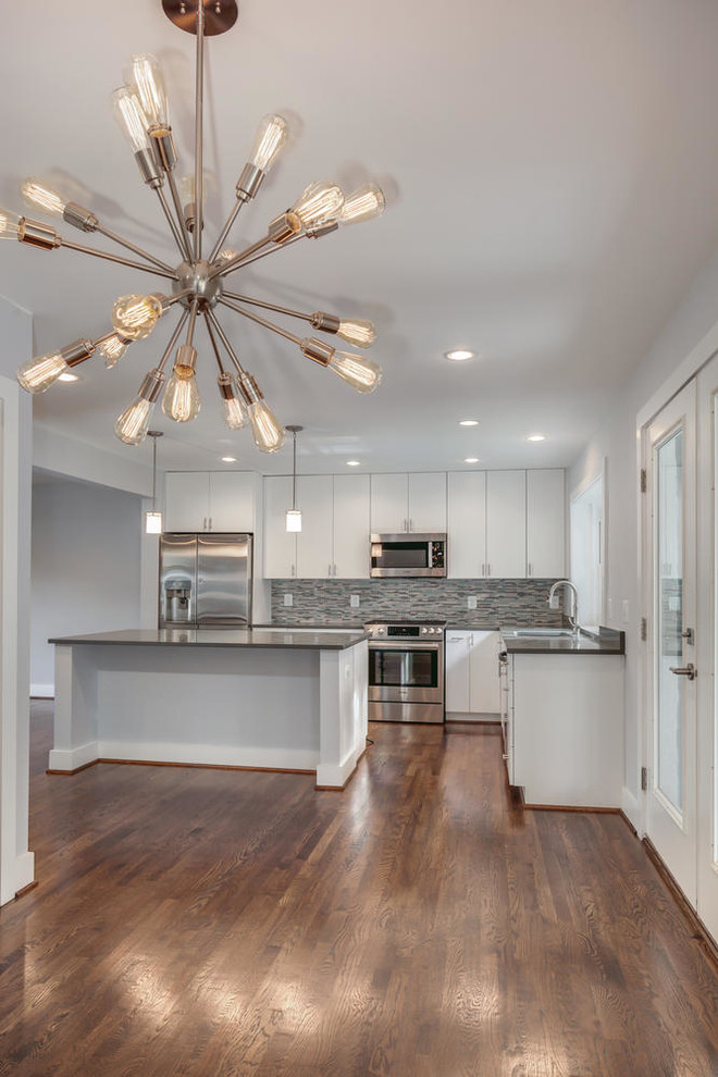 Transitional kitchen photo in DC Metro