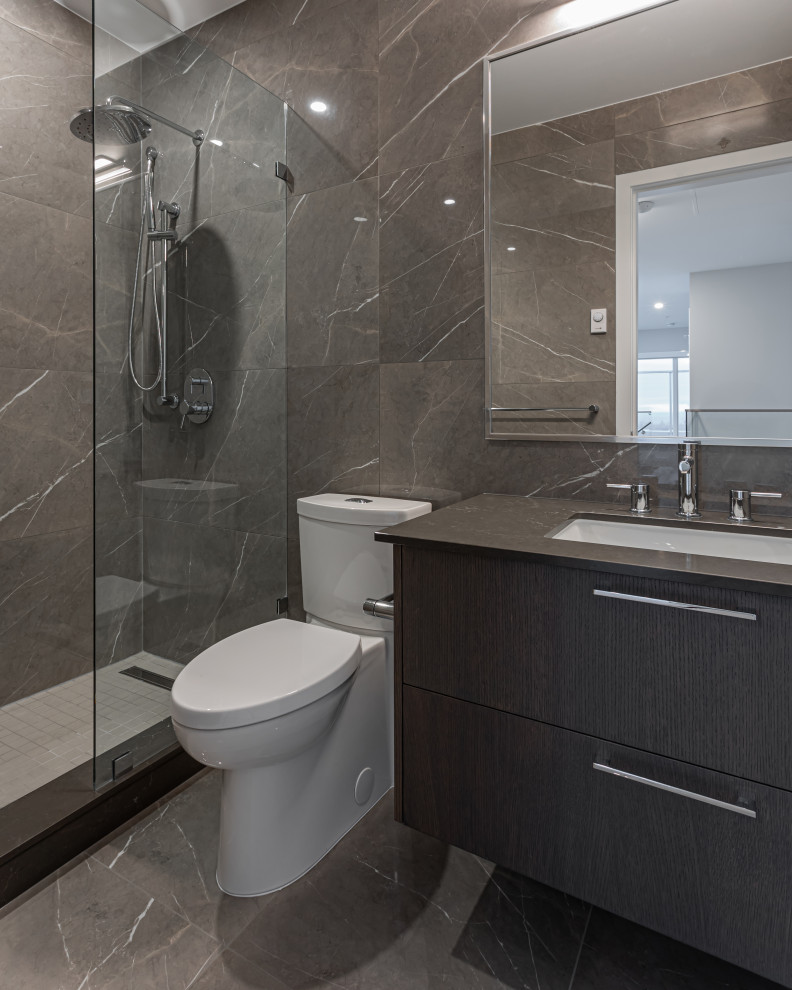 Example of a minimalist bathroom design in Vancouver