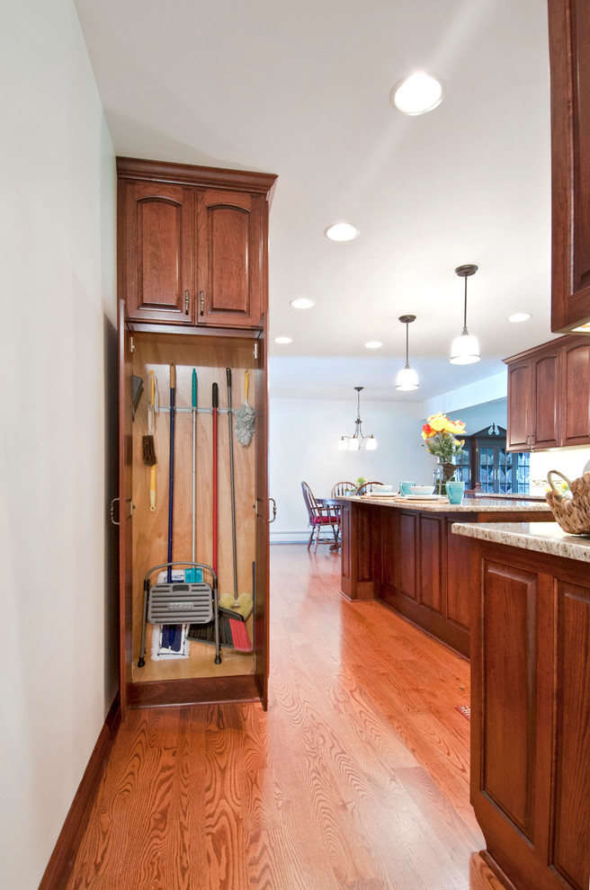 Home design - transitional home design idea in Columbus