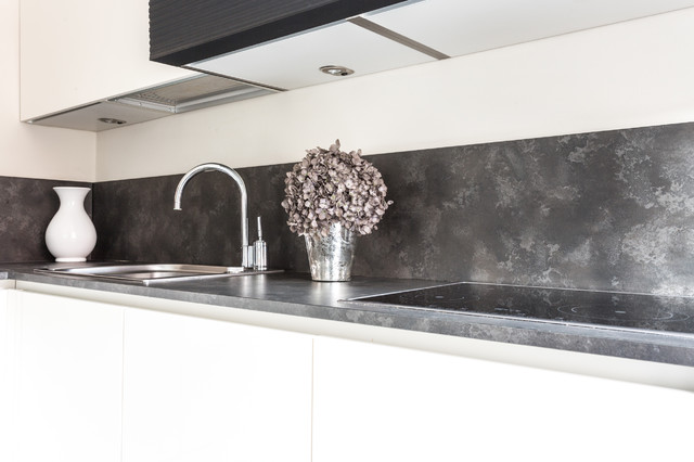 28 MQ - IN CENTRO A MILANO contemporary-kitchen