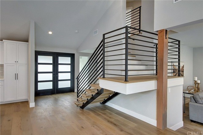 Transitional home design photo in Orange County